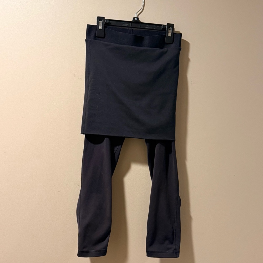 Lululemon Yin to You 2 in 1 Capri Leggins Skirt Combo Size 4 Workout Gym Tennis